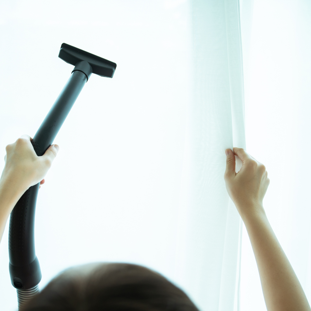 Comment Nettoyer et Entretenir Vos Rideaux pour Qu'ils Durent Plus Longtemps