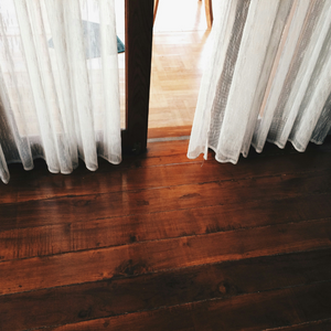 Comment utiliser des rideaux pour diviser ou délimiter les espaces dans votre intérieur