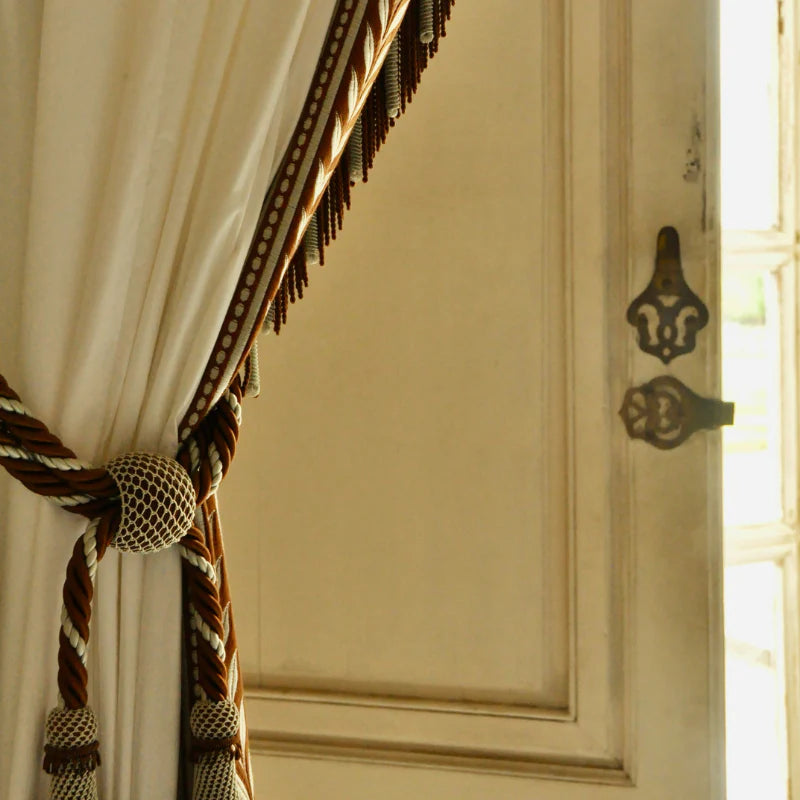 Les meilleurs accessoires pour sublimer vos rideaux facilement