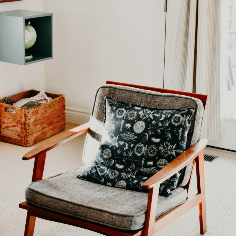 Harmoniser rideaux et chaises : créer une décoration cohérente