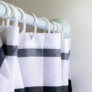 Rideaux pour la salle de bain : Comment choisir le matériau idéal ?