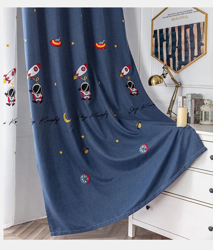 Rideau enfant bleu avec aventure spatiale L'atelier Rideau