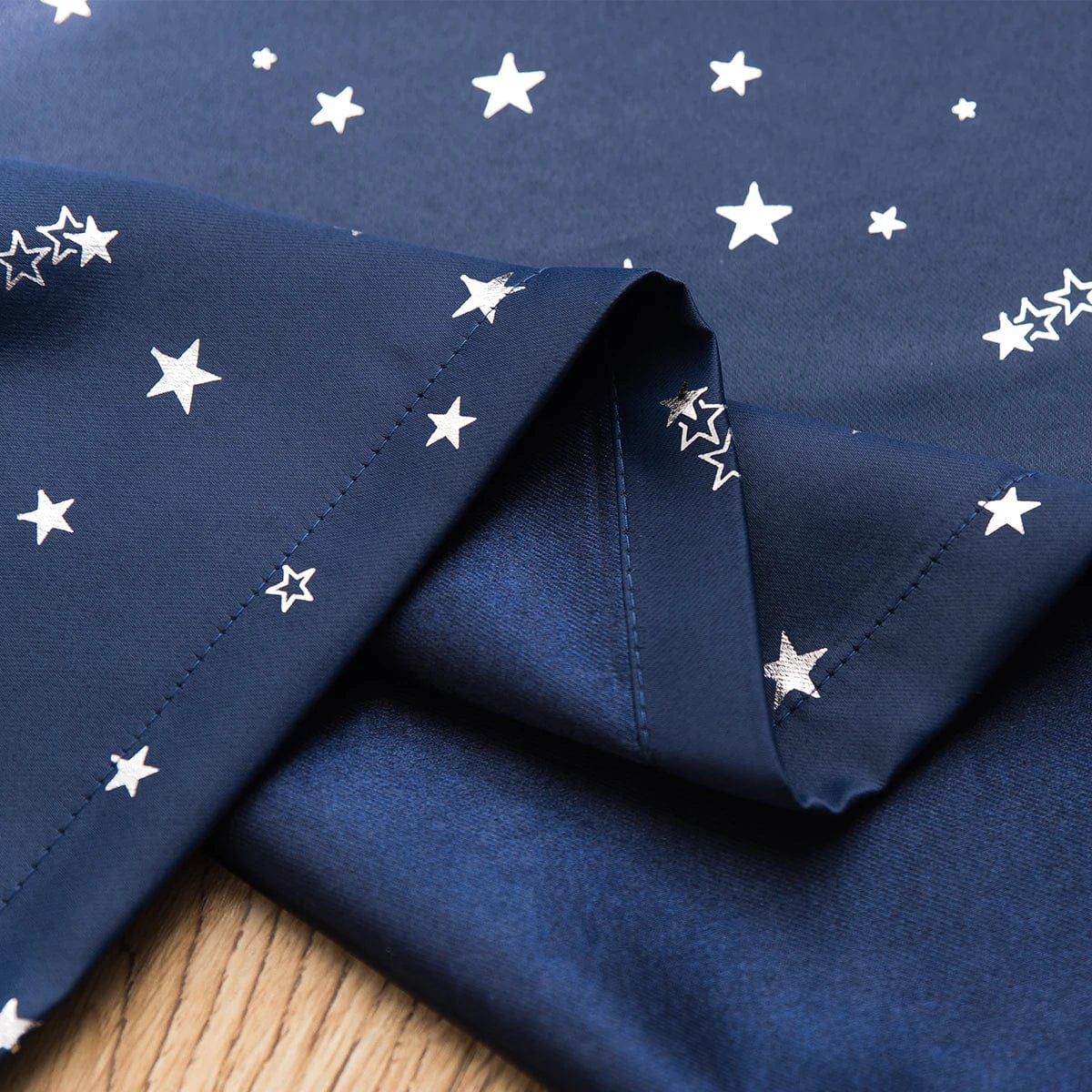 Rideau enfant occultant bleu à étoiles L'atelier Rideau