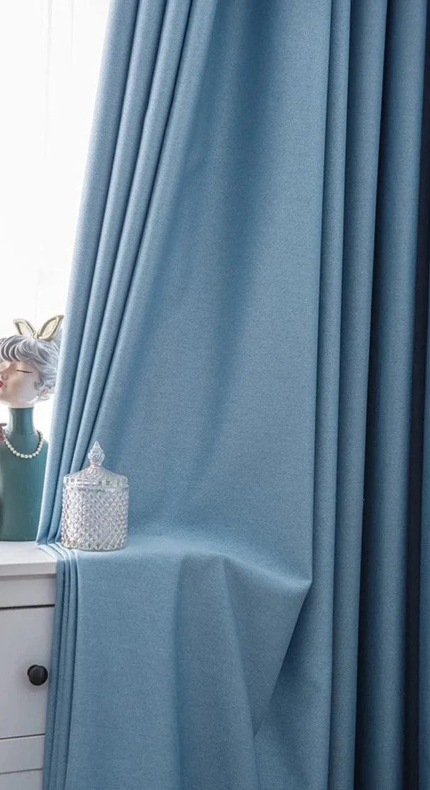 Rideau salon bleu clair soyeux L'atelier Rideau