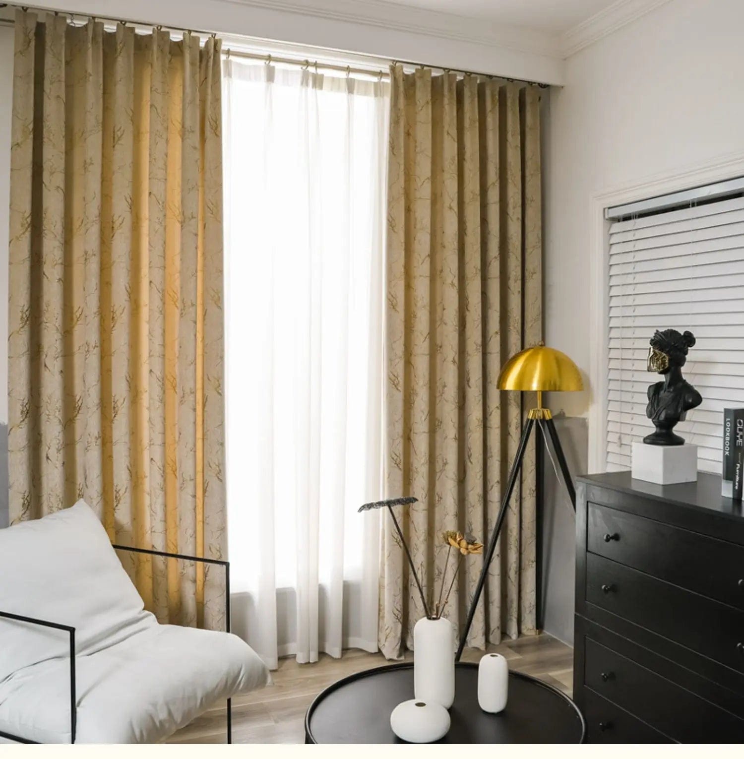 Rideau salon doré velours vintage et occultant L'atelier Rideau