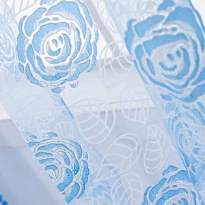 Voilage bleu à motifs roses 145cm x 250cm / Crochets L'atelier Rideau