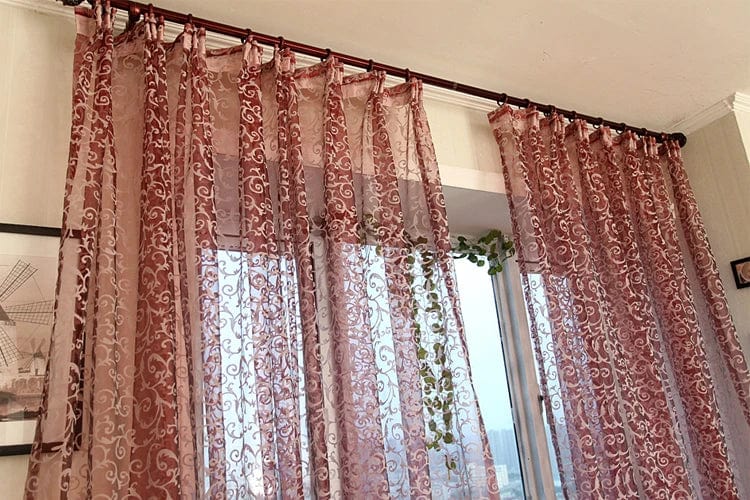 Voilage rouge à motifs floral L'atelier Rideau